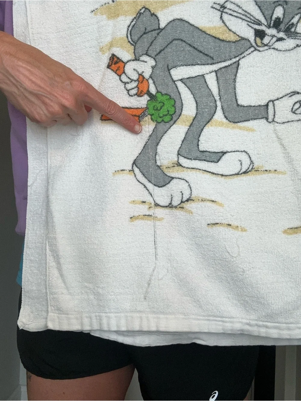 Vintage 1978 Bugs Bunny & Elmer Fudd Beach Towel - White with Yellow & Green